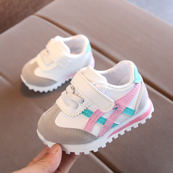 Tennis shoes