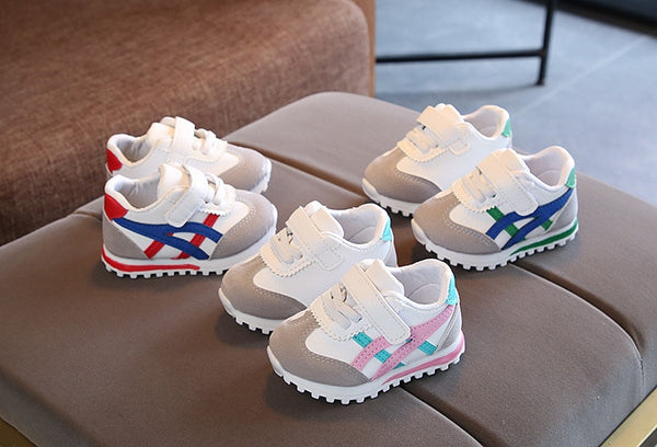 Tennis shoes