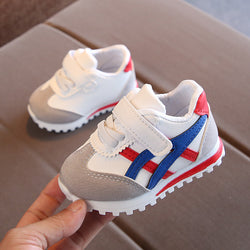 Tennis shoes